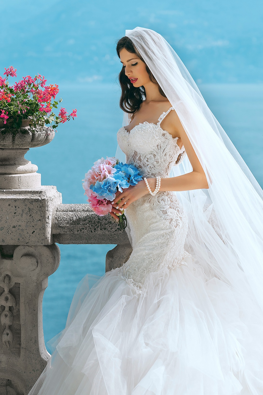パーソナルカラー ウィンター ブルべ冬 タイプにおすすめ 結婚式に着たいウェディングカラードレス 22年ブライダル最新版 Colory カラリー
